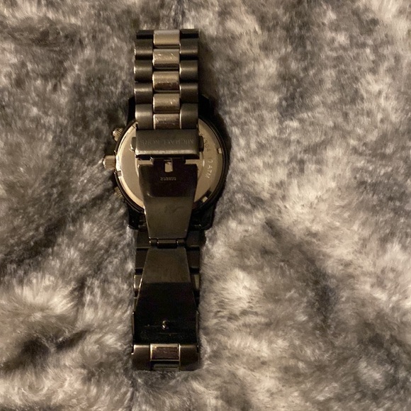 black michael kors watch - Picture 2 of 3